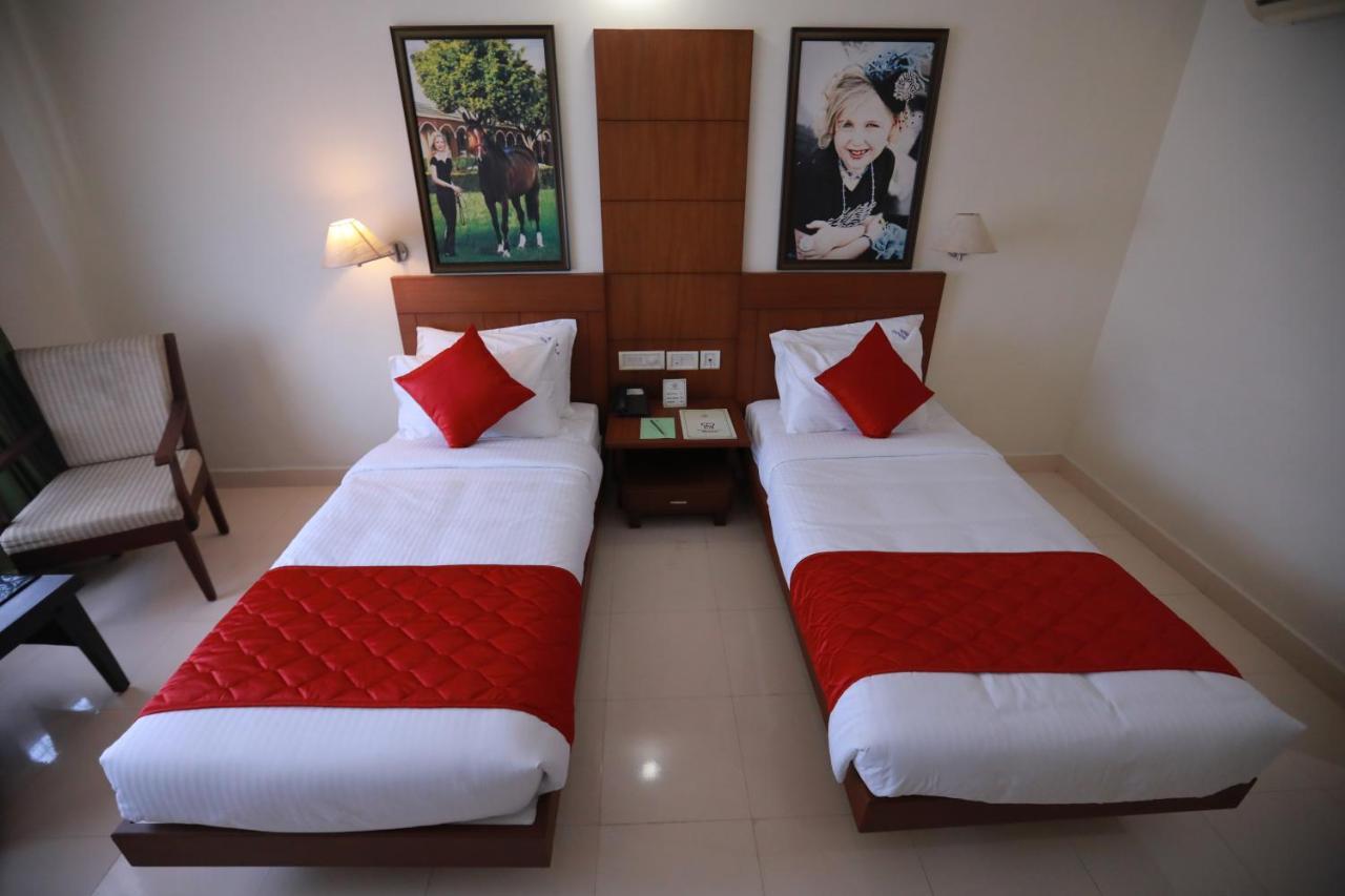 Hotel Peninsula Thrissur Extérieur photo