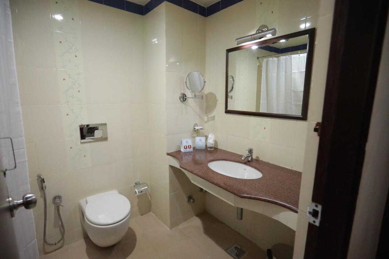 Hotel Peninsula Thrissur Extérieur photo