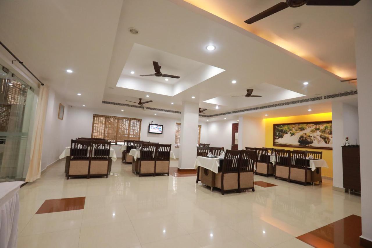 Hotel Peninsula Thrissur Extérieur photo