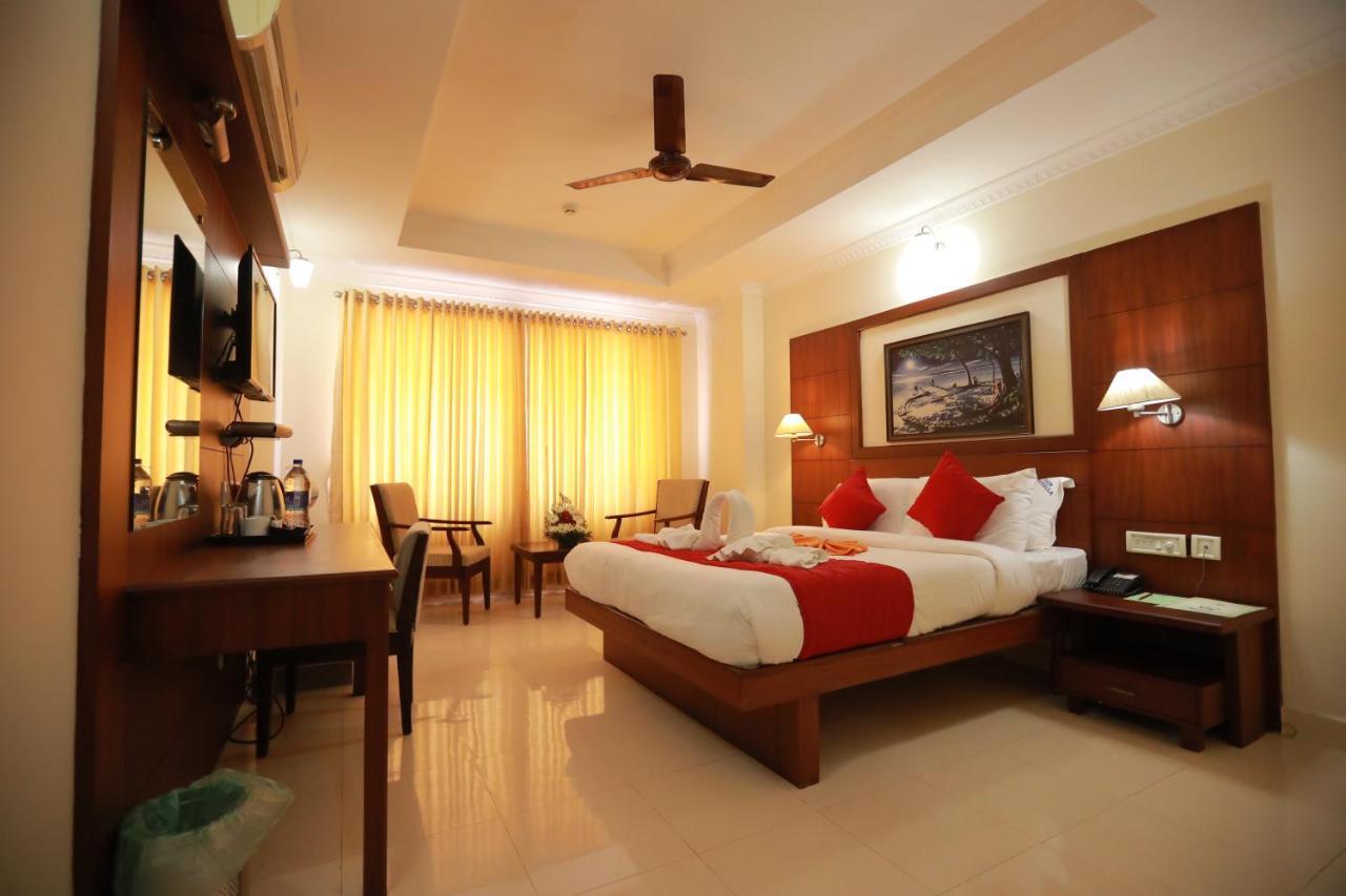 Hotel Peninsula Thrissur Extérieur photo