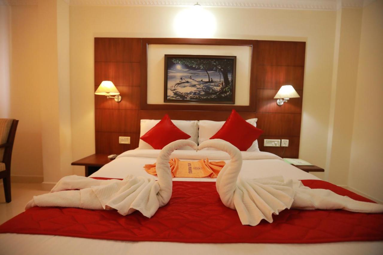 Hotel Peninsula Thrissur Extérieur photo