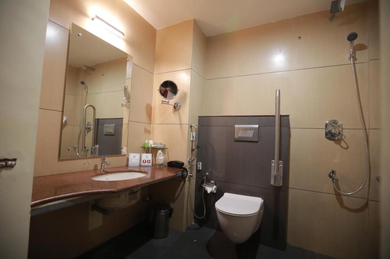 Hotel Peninsula Thrissur Extérieur photo