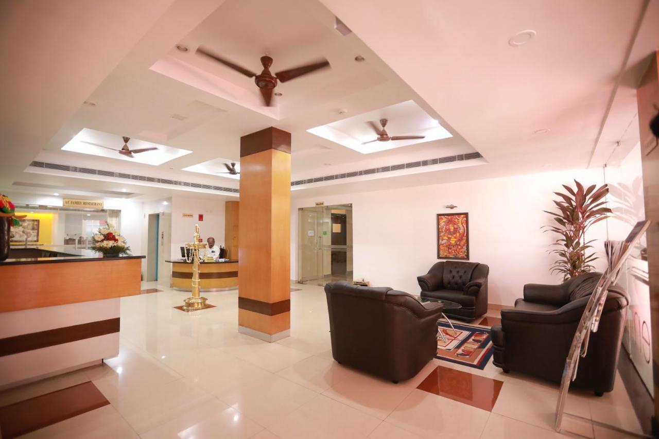 Hotel Peninsula Thrissur Extérieur photo