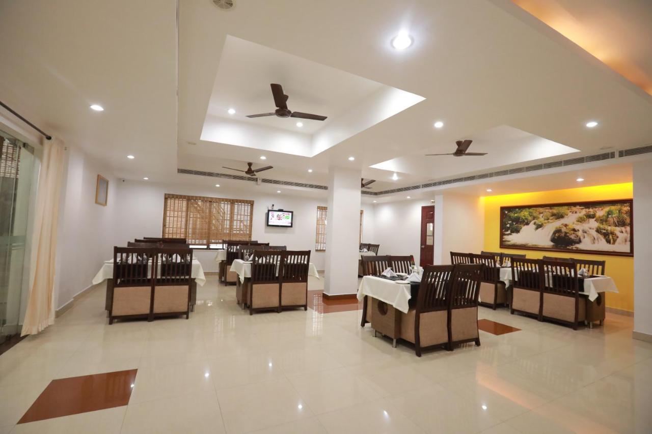 Hotel Peninsula Thrissur Extérieur photo