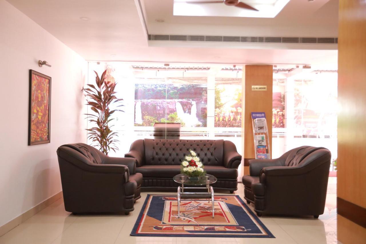 Hotel Peninsula Thrissur Extérieur photo