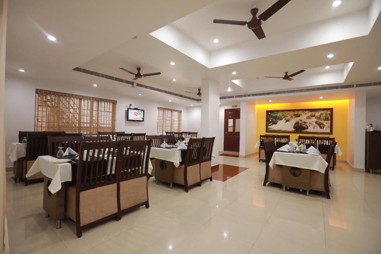 Hotel Peninsula Thrissur Extérieur photo
