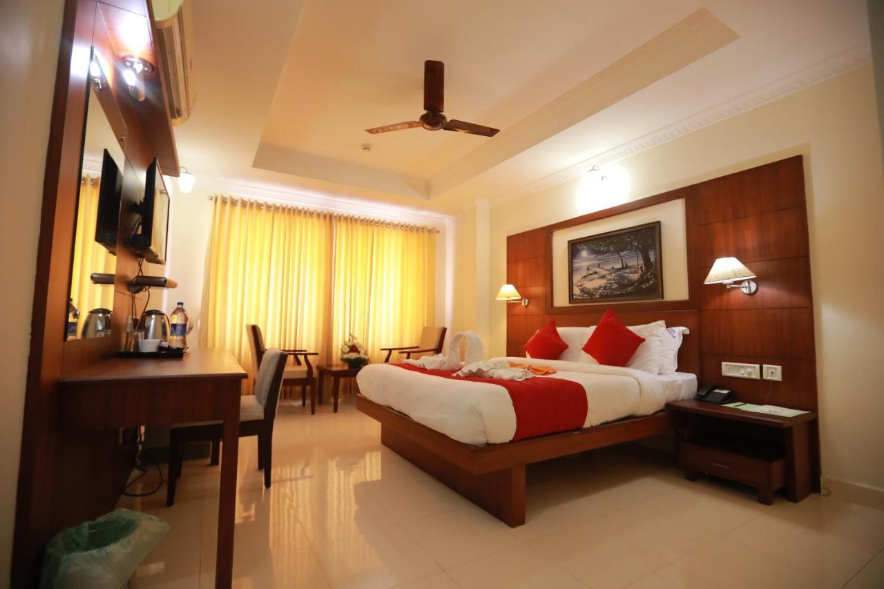 Hotel Peninsula Thrissur Extérieur photo