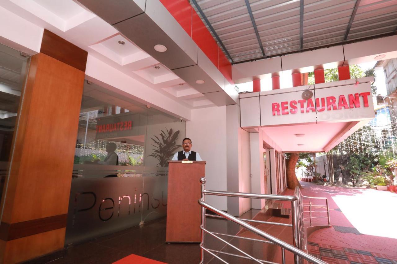Hotel Peninsula Thrissur Extérieur photo