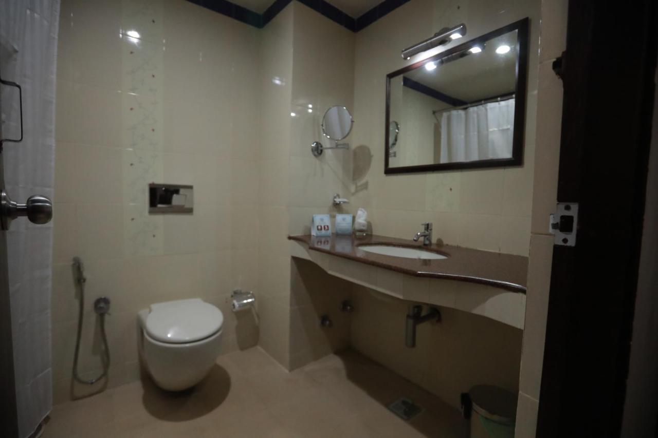 Hotel Peninsula Thrissur Extérieur photo